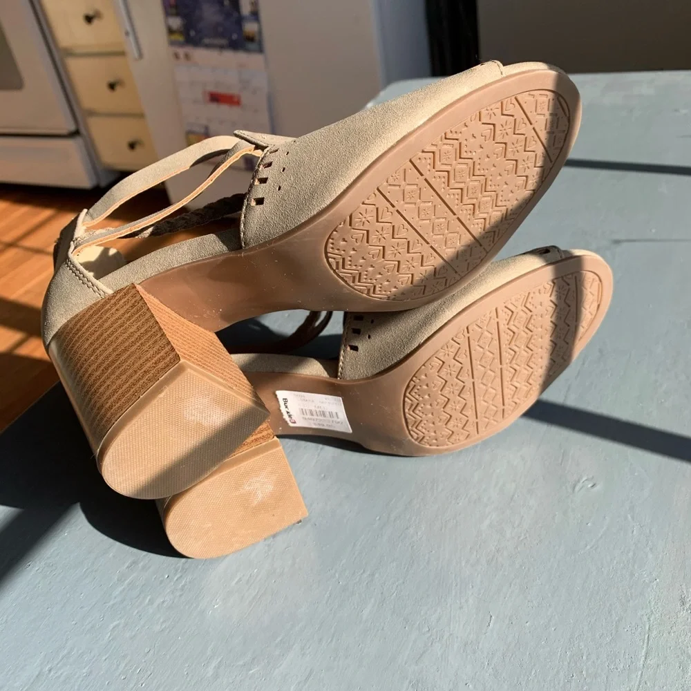Buckle Cream and Tan Heels for Elegant Style
